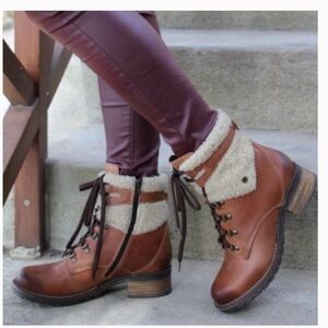 Dromedaris Kara leather and shearling boots cognac color. EU 41